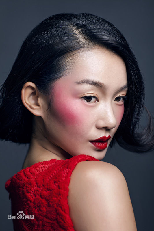 刘丛丹最新《优雅》杂志妆容片壁纸