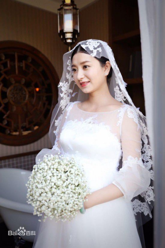 斓曦结婚前后照片