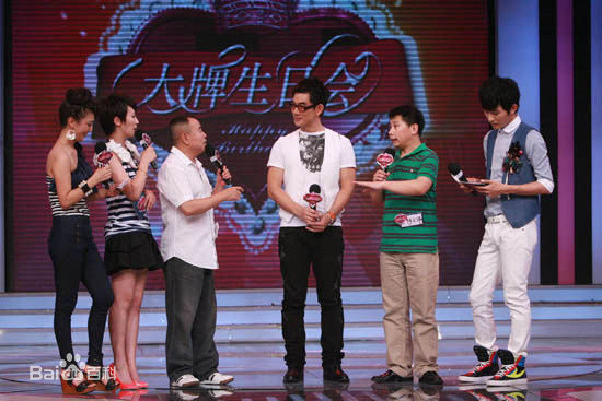 何伟何云伟在活动中前后照片