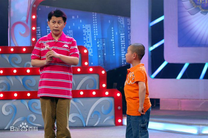 何伟何云伟在活动中前后照片