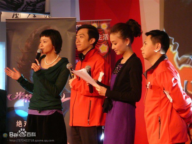 何伟何云伟在活动中前后照片