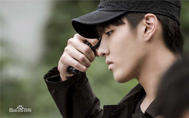 最新吴亦凡(KRIS)在《夏有乔木》夏木中的壁纸