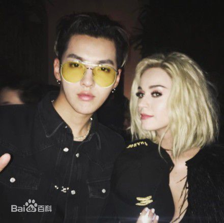 吴亦凡(KRIS)受邀第59届格莱美颁奖典礼前后照片