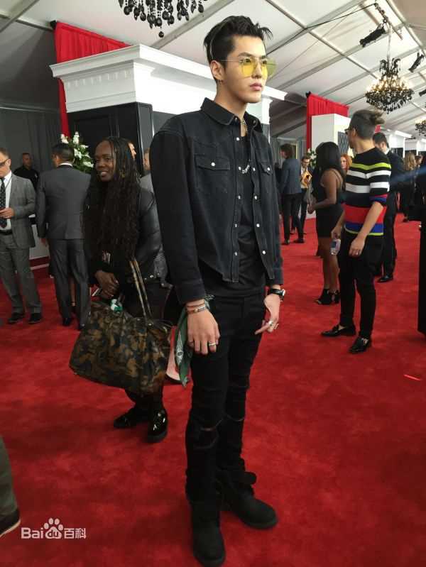 吴亦凡(KRIS)受邀第59届格莱美颁奖典礼前后照片