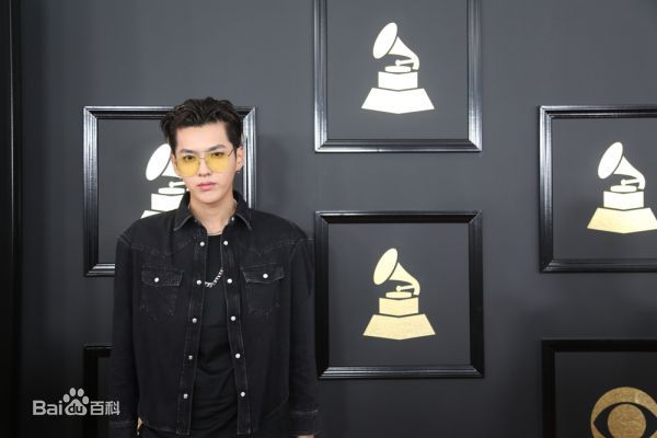 吴亦凡(KRIS)受邀第59届格莱美颁奖典礼前后照片