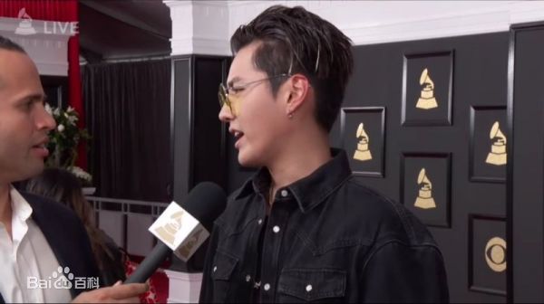 吴亦凡(KRIS)受邀第59届格莱美颁奖典礼前后照片