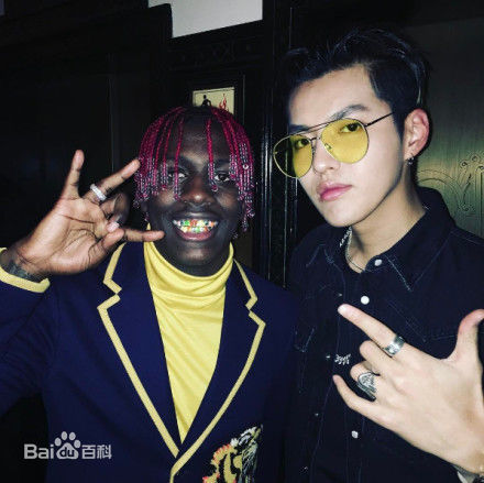 吴亦凡(KRIS)受邀第59届格莱美颁奖典礼前后照片