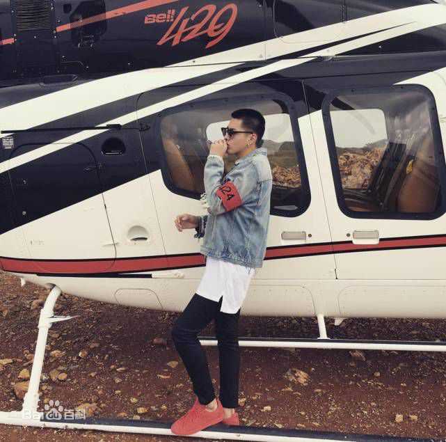 吴亦凡(KRIS)饭绘壁纸壁纸