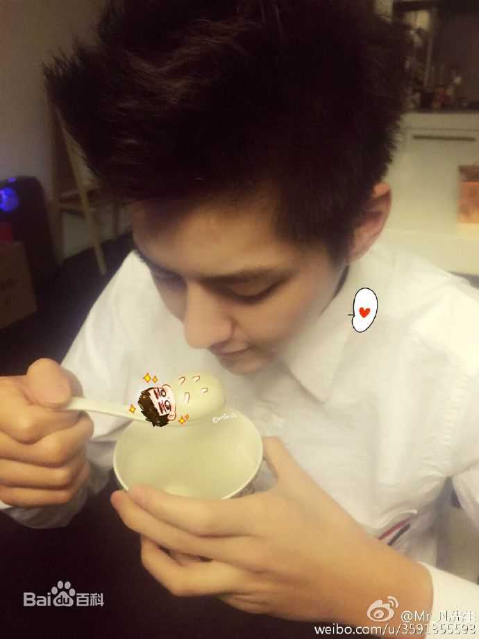 吴亦凡(KRIS)饭绘壁纸壁纸