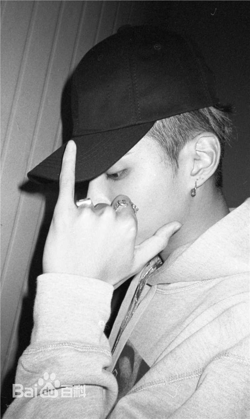 吴亦凡(KRIS)最全黑白壁纸