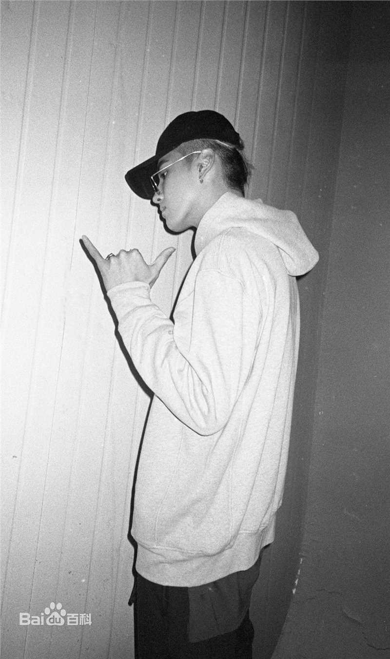 吴亦凡(KRIS)最全黑白壁纸