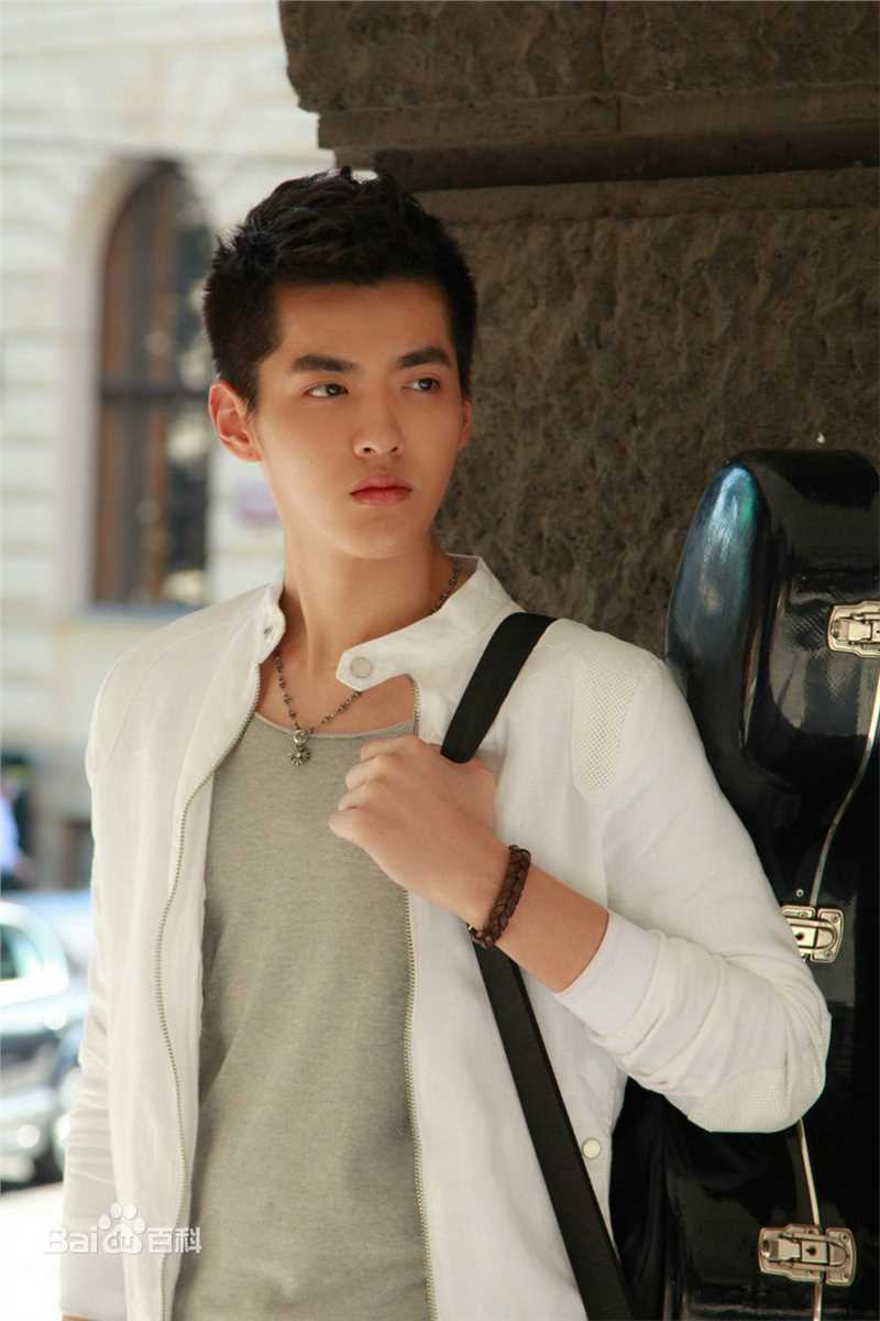 吴亦凡(KRIS)在《有一个地方只有我们知道》饰彭泽阳中的