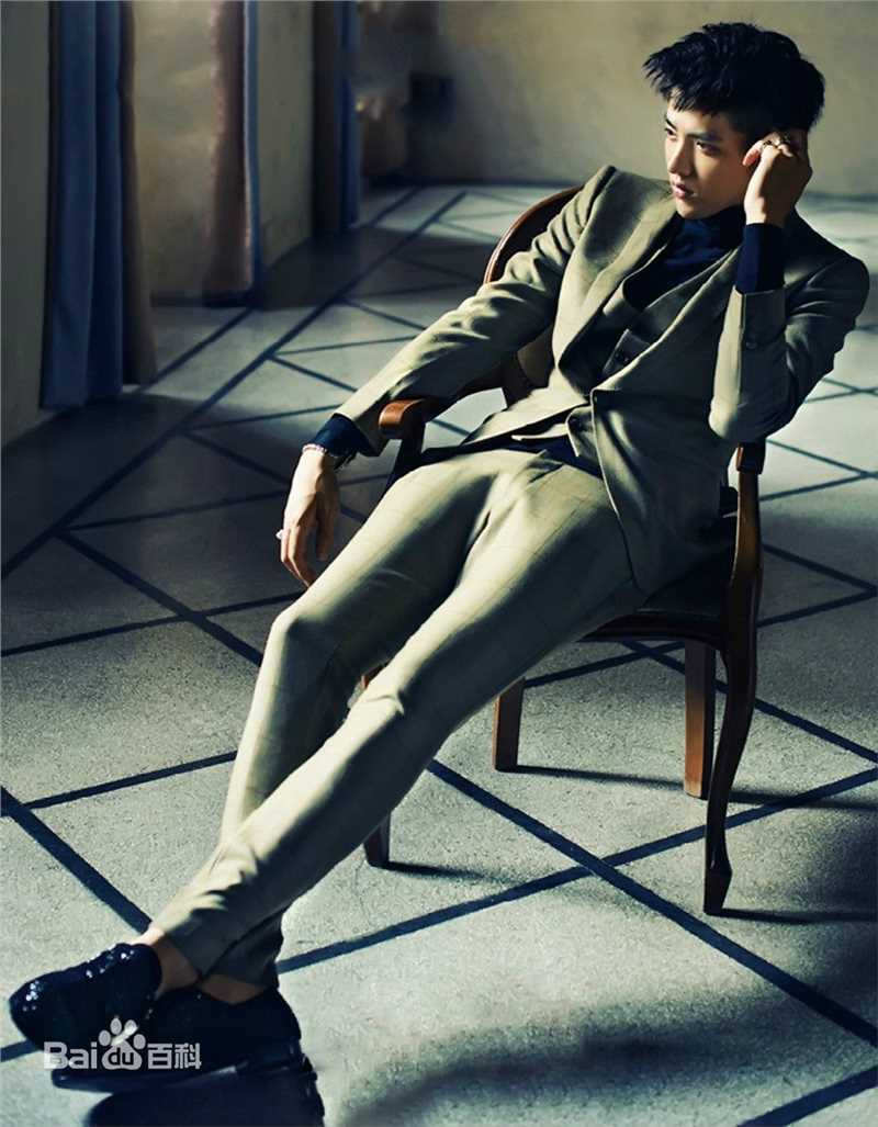 吴亦凡(KRIS)在《时尚芭莎》中的