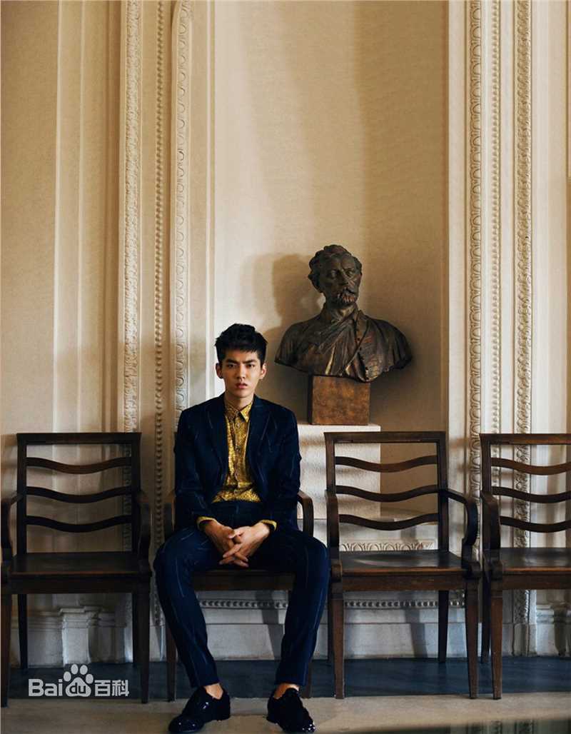 吴亦凡(KRIS)在《时尚芭莎》中的