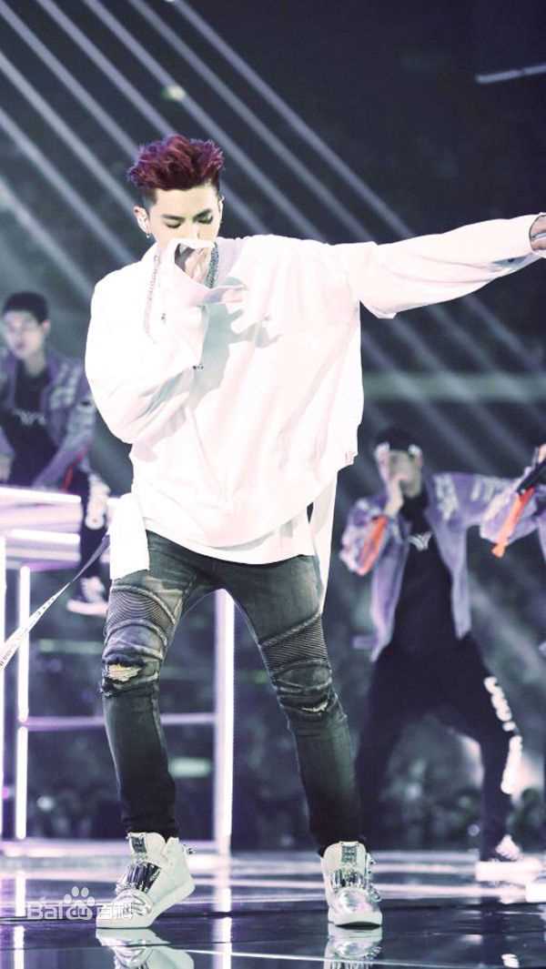 吴亦凡(KRIS)2016江苏卫视跨年晚会性感图片图集