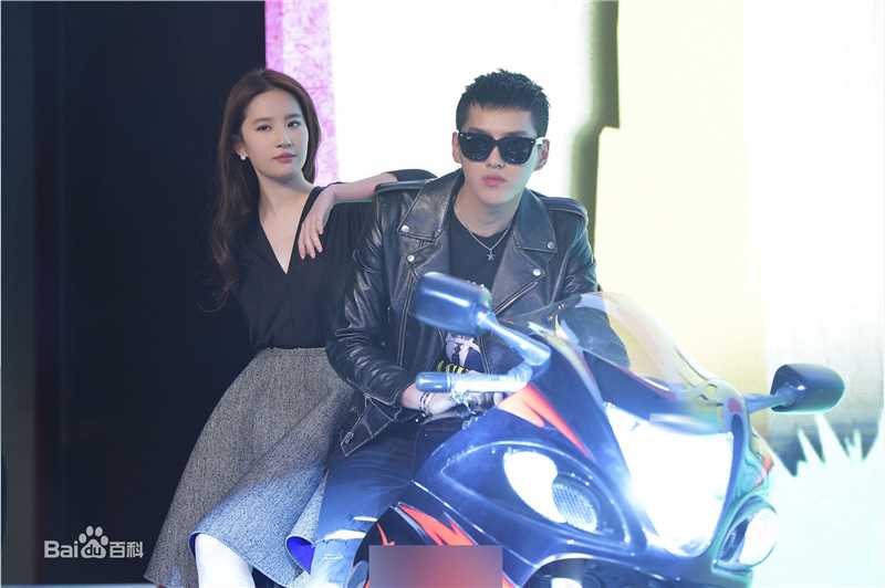 最优质吴亦凡(KRIS)在2016《致青春2：原来你还在这里》发布会、首映中的相册