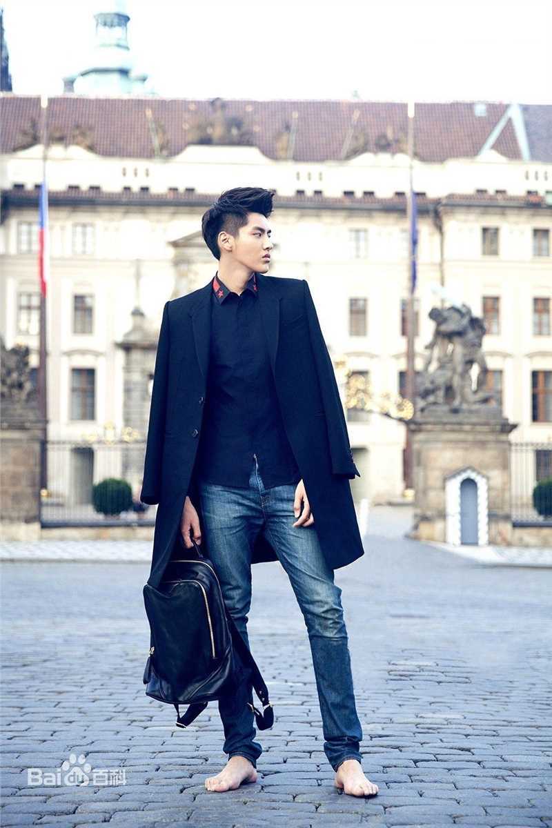 精选吴亦凡(KRIS)在《时尚街拍》中的图册