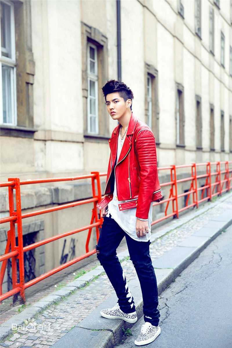 精选吴亦凡(KRIS)在《时尚街拍》中的图册