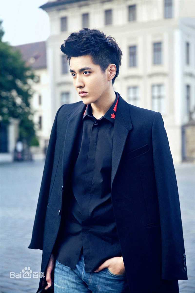 精选吴亦凡(KRIS)在《时尚街拍》中的图册