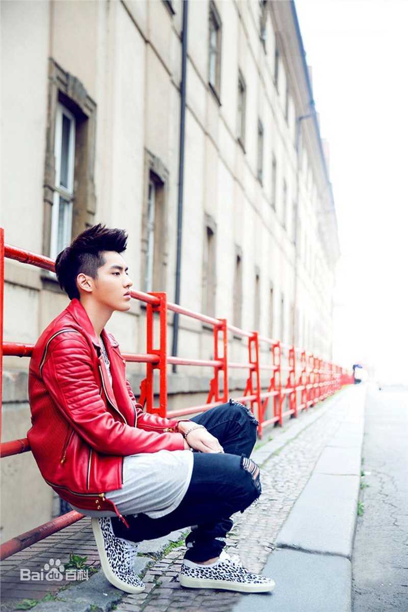 精选吴亦凡(KRIS)在《时尚街拍》中的图册