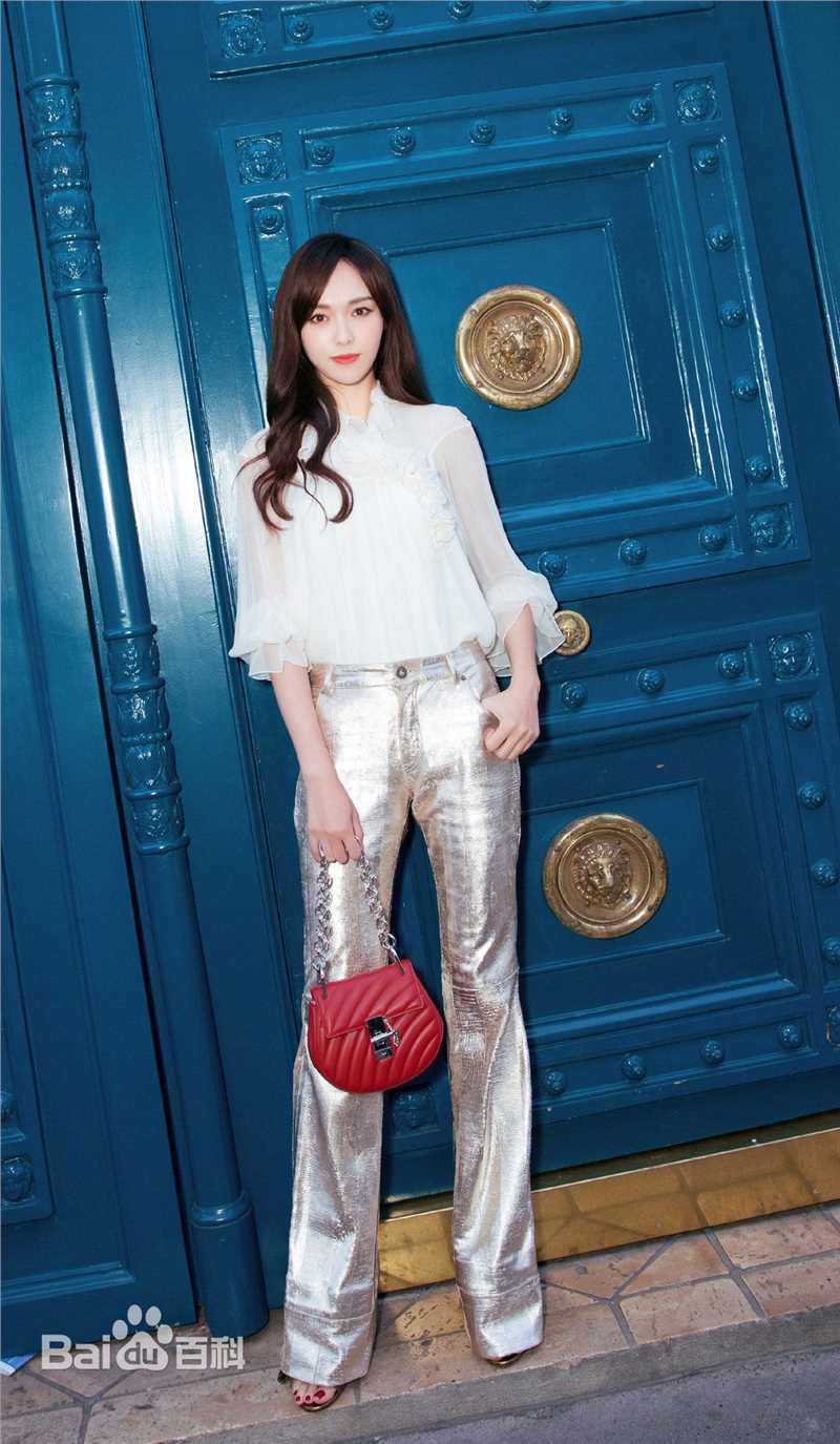 唐嫣(Tang Yan，Tiffany Tang)时尚街拍壁纸壁纸