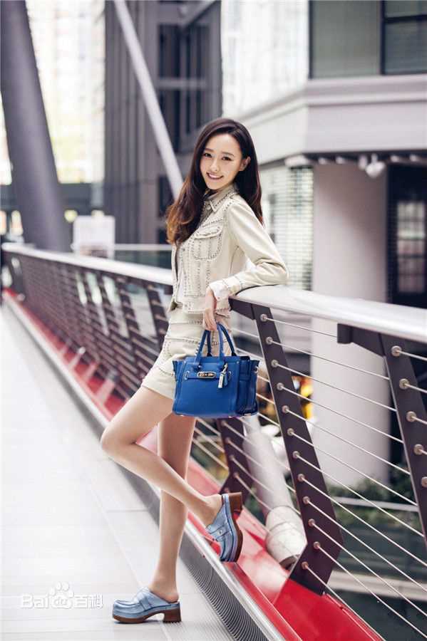 唐嫣(Tang Yan，Tiffany Tang)时尚街拍壁纸壁纸