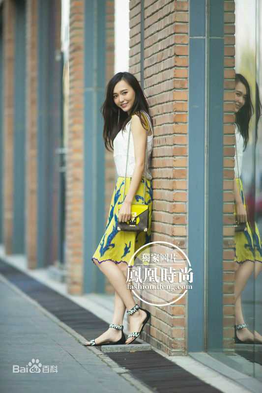 唐嫣(Tang Yan，Tiffany Tang)时尚街拍壁纸壁纸