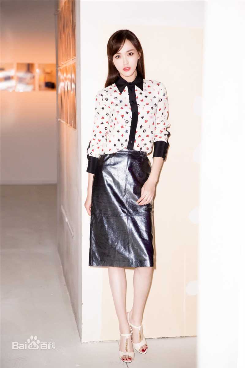 唐嫣(Tang Yan，Tiffany Tang)时尚街拍壁纸壁纸