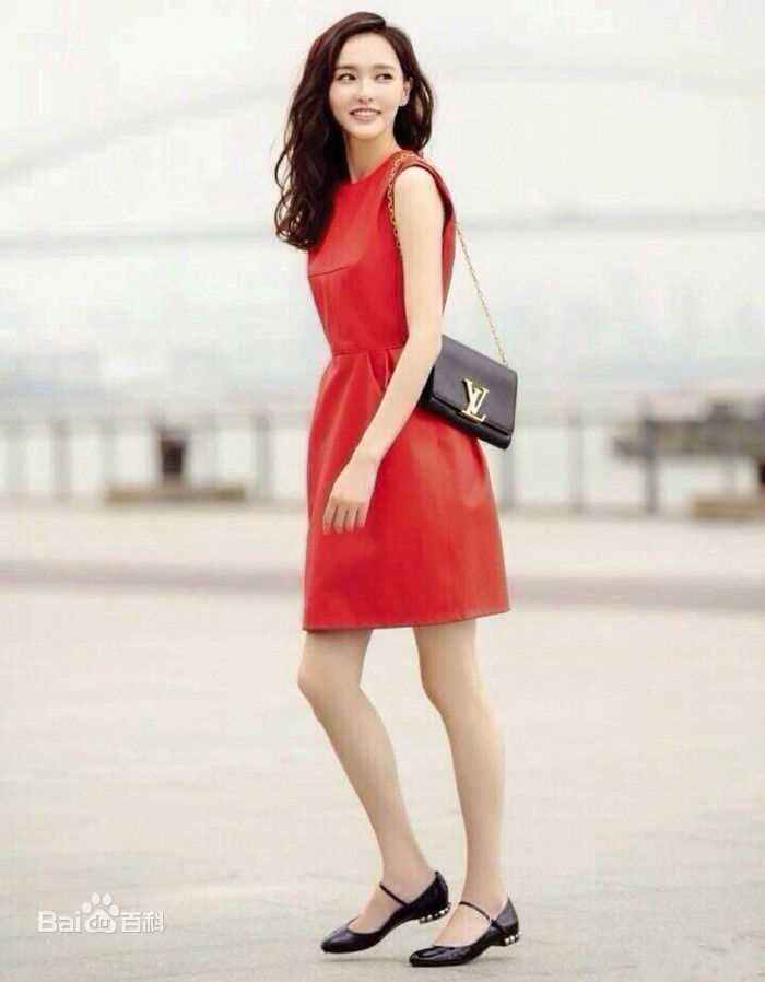 唐嫣(Tang Yan，Tiffany Tang)时尚街拍壁纸壁纸