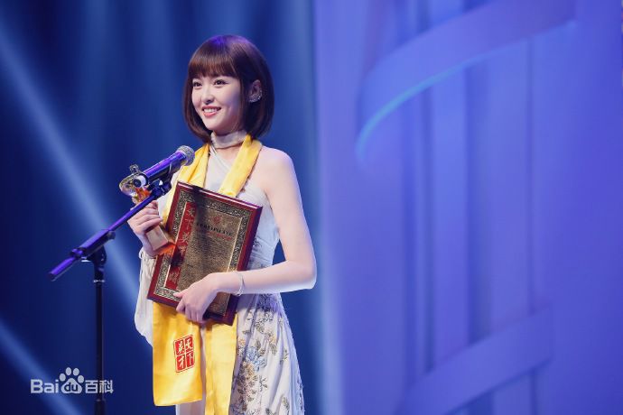 唐嫣(Tang Yan，Tiffany Tang)第22届华鼎奖壁纸壁纸