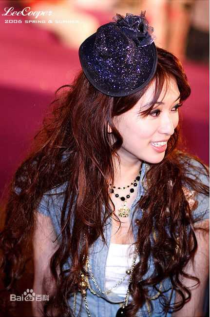 林志玲(Lin Chi-ling)走在T台上前后照片