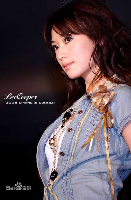 林志玲(Lin Chi-ling)走在T台上前后照片