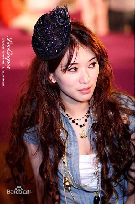 林志玲(Lin Chi-ling)走在T台上前后照片