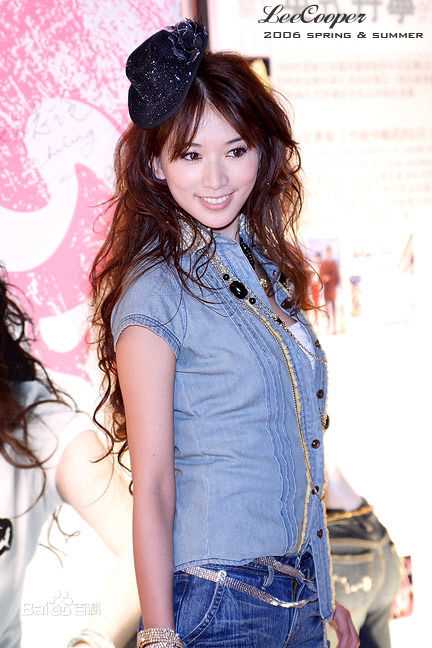 林志玲(Lin Chi-ling)走在T台上前后照片