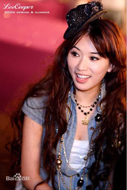 林志玲(Lin Chi-ling)走在T台上前后照片