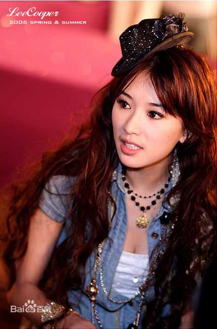 林志玲(Lin Chi-ling)走在T台上前后照片