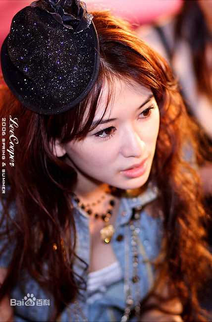 林志玲(Lin Chi-ling)走在T台上前后照片