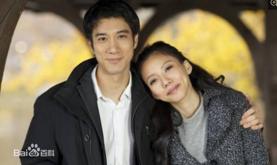 王力宏(Leehom Wang)和女友李靓蕾的亲密合照生活照
