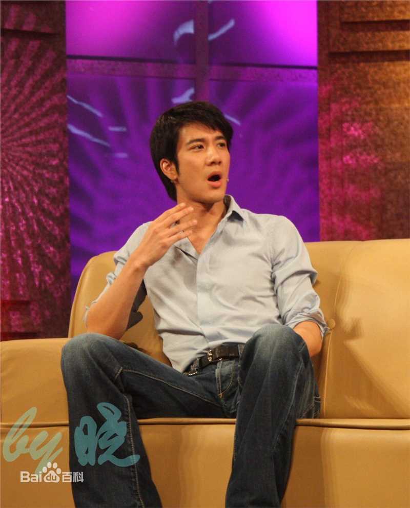 王力宏(Leehom Wang)2010.7.19 鲁豫有约前后照片