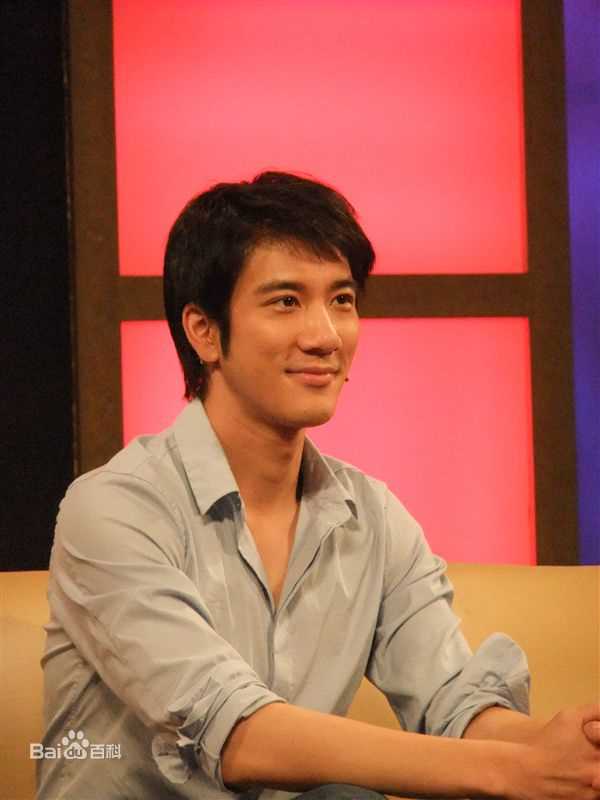 王力宏(Leehom Wang)2010.7.19 鲁豫有约前后照片