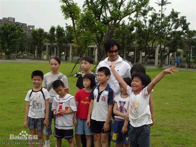 任贤齐(Richie Jen)参加慈善活动图片图集