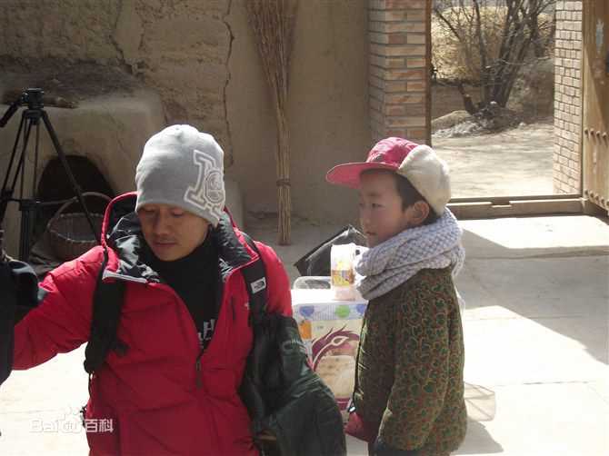 任贤齐(Richie Jen)参加慈善活动图片图集