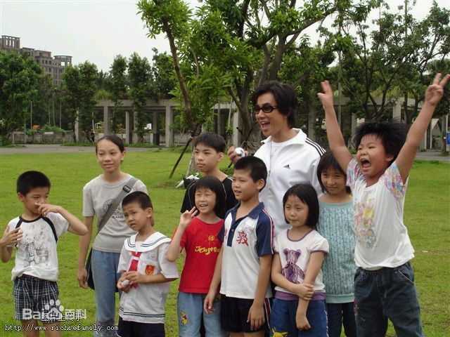 任贤齐(Richie Jen)参加慈善活动图片图集