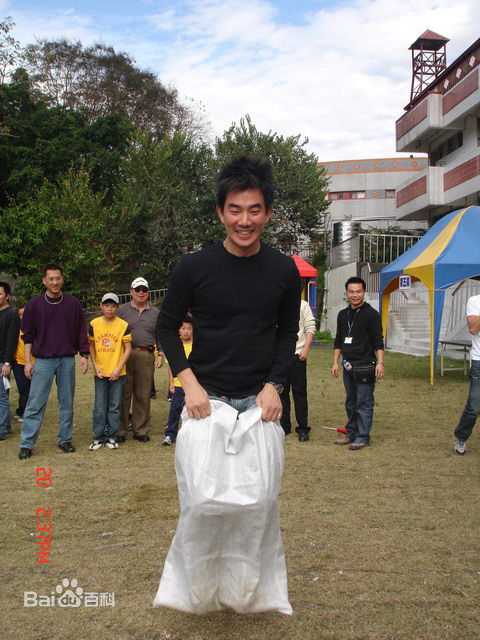 任贤齐(Richie Jen)参加慈善活动图片图集