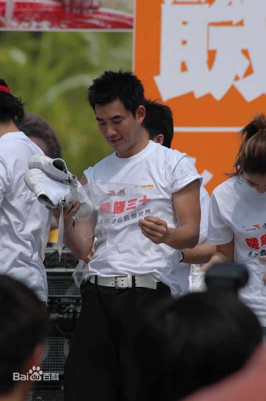 任贤齐(Richie Jen)参加慈善活动图片图集