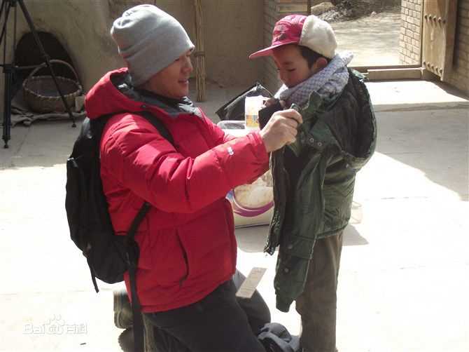 任贤齐(Richie Jen)参加慈善活动图片图集