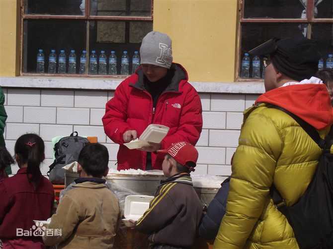 任贤齐(Richie Jen)参加慈善活动图片图集