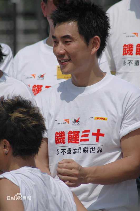 任贤齐(Richie Jen)参加慈善活动图片图集