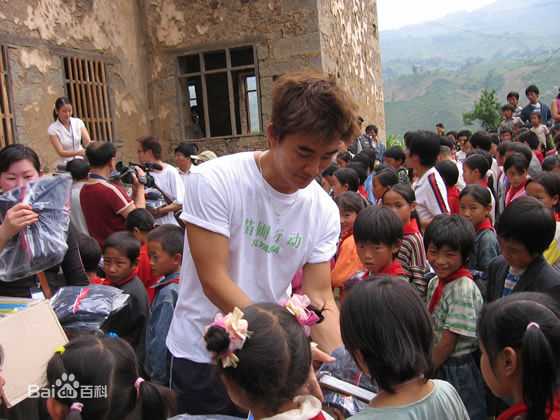 任贤齐(Richie Jen)参加慈善活动图片图集