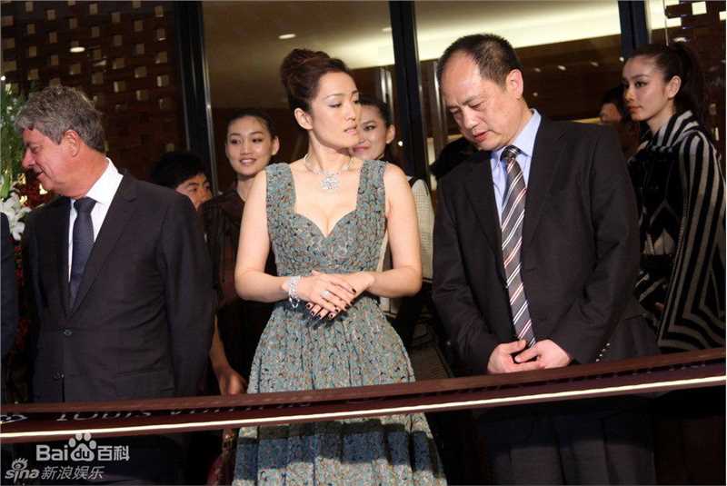 巩俐(Gong Li)出席某奢侈品品牌上海浦东旗舰店开幕素颜照相册